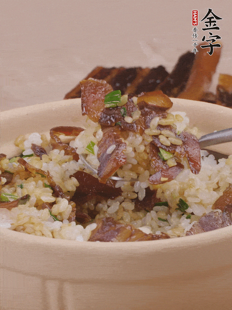 揭蓋后撒點蔥花裝飾，趁熱拌勻。