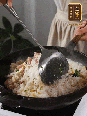 米飯煮熟后，拌入薺菜